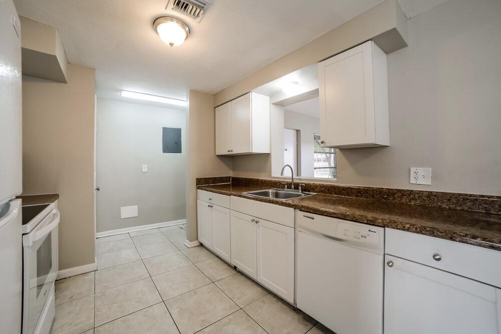 Royal Palms Park 49-8 B - Residential Lease