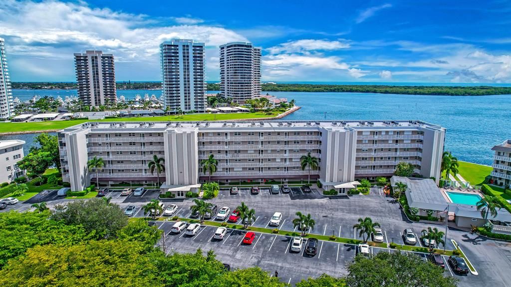 Photo of 44 Yacht Club Drive Dr #109, North Palm Beach, FL 33408 (MLS # R10828422)