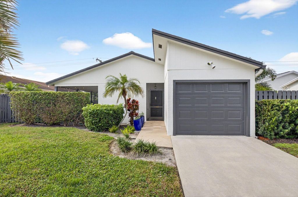 Photo of 800 NW 32nd Avenue, Delray Beach, FL 33445 (MLS # R11147329)