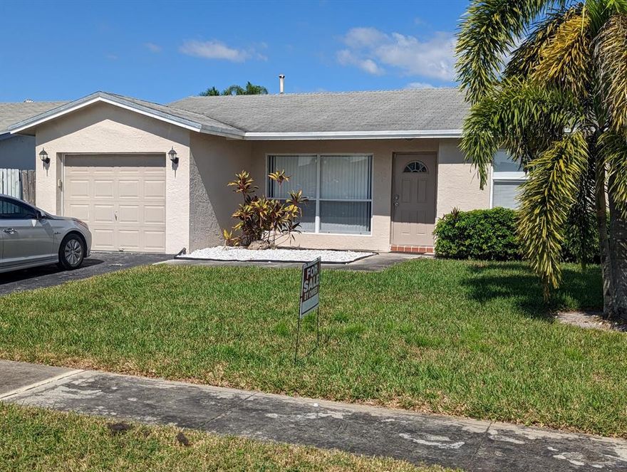 Beautiful 3 bedroom 2 bath home. Renovated. Large fenced backyard. Only a couple miles to Sawgrass Expressway and Sawgrass Mills, Mall and restaurants. Couple of blocks to Sunrise Athletic complex and easy stroll to Welleby Park.