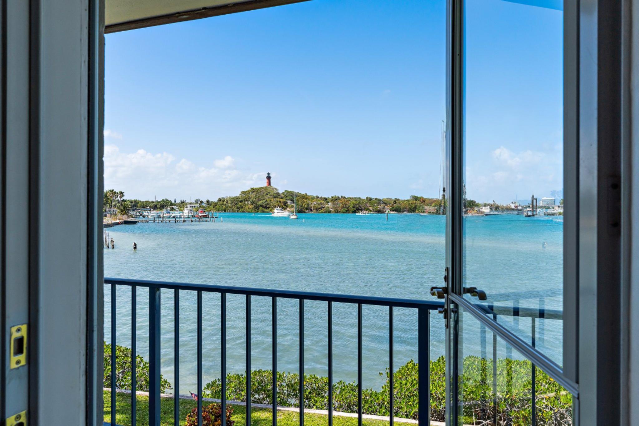 755 Saturn Street I 208