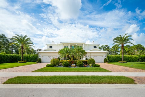 Photo of 8120 SE Old Plantation Circle, Jupiter, FL 33458 (MLS # B26051776)