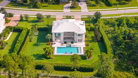 Photo of 8120 SE Old Plantation Circle, Jupiter, FL 33458 (MLS # B26051776)