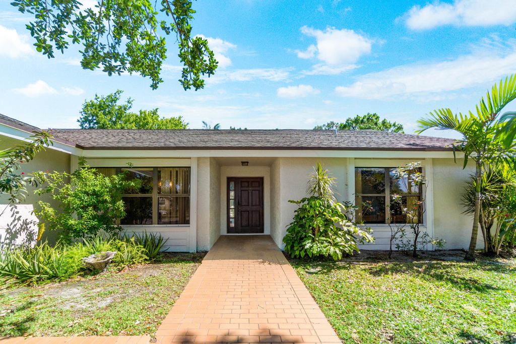 Photo of 14111 Tecoma Drive, Wellington, FL 33414 (MLS # R10981378)