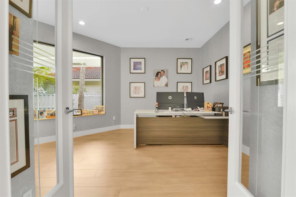 Del Harbour - Residential