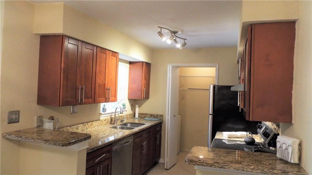 SAVANNAH AT RIVERSIDE - Residential