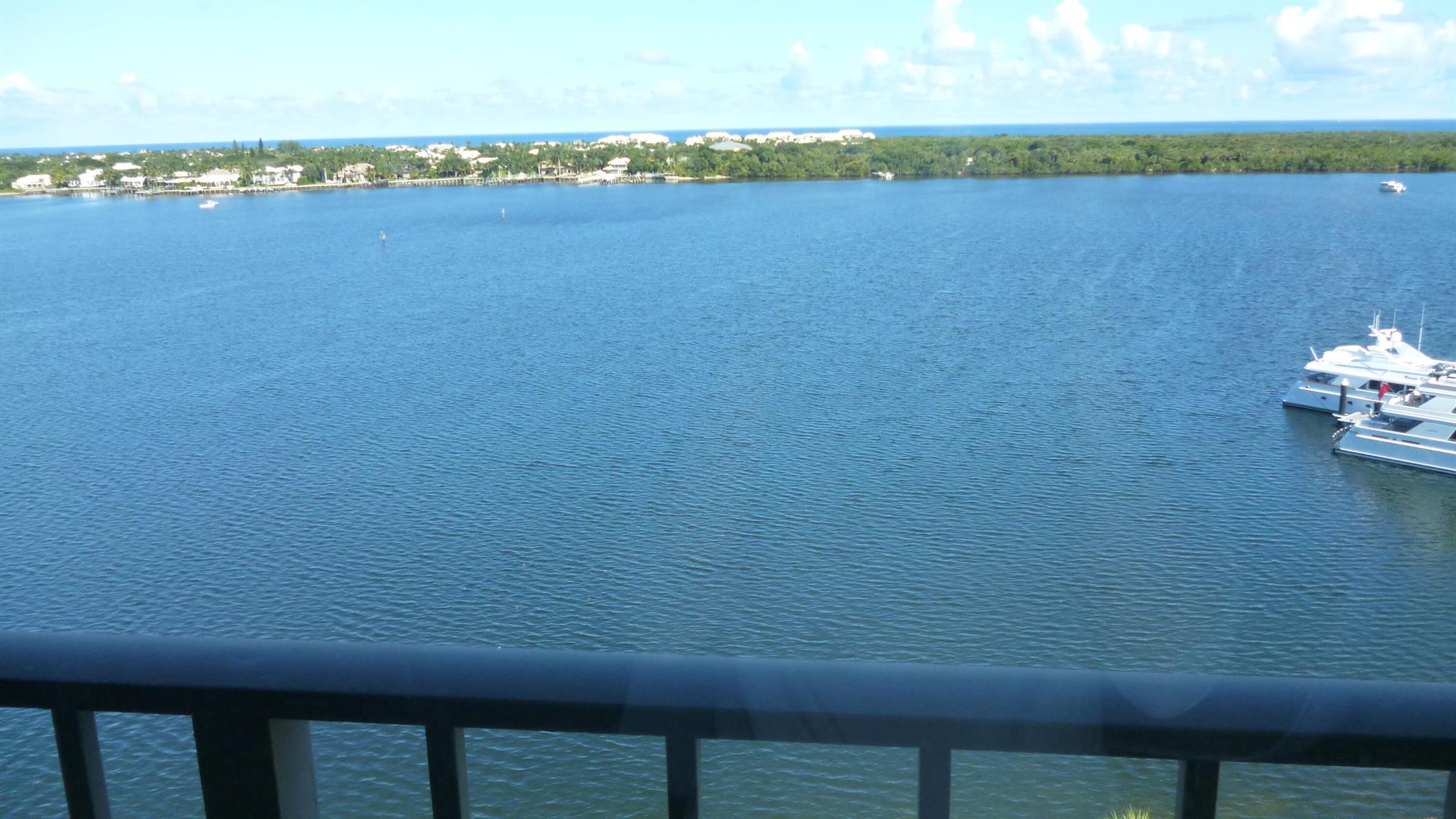 124 Lakeshore Drive 1028