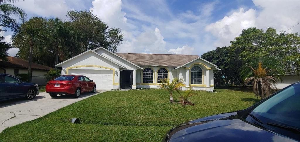 Photo of 422 SE Sunnydale Lane, Port Saint Lucie, FL 34983 (MLS # R10721578)