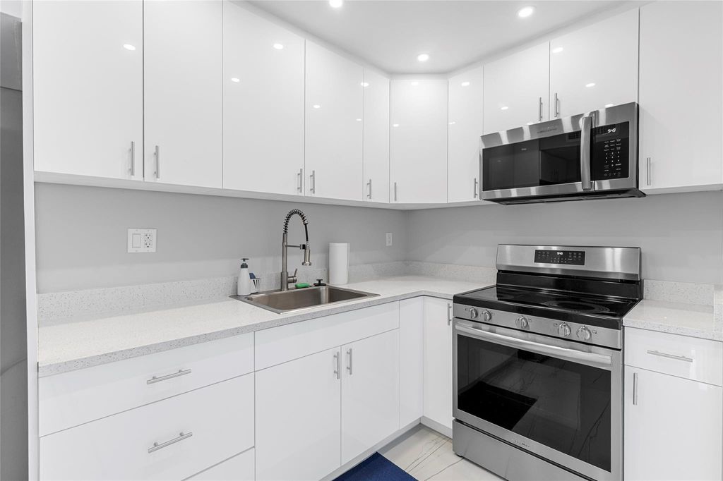 Photo of 5925 SW 36th Court, Davie, FL 33314 (MLS # F10549029)