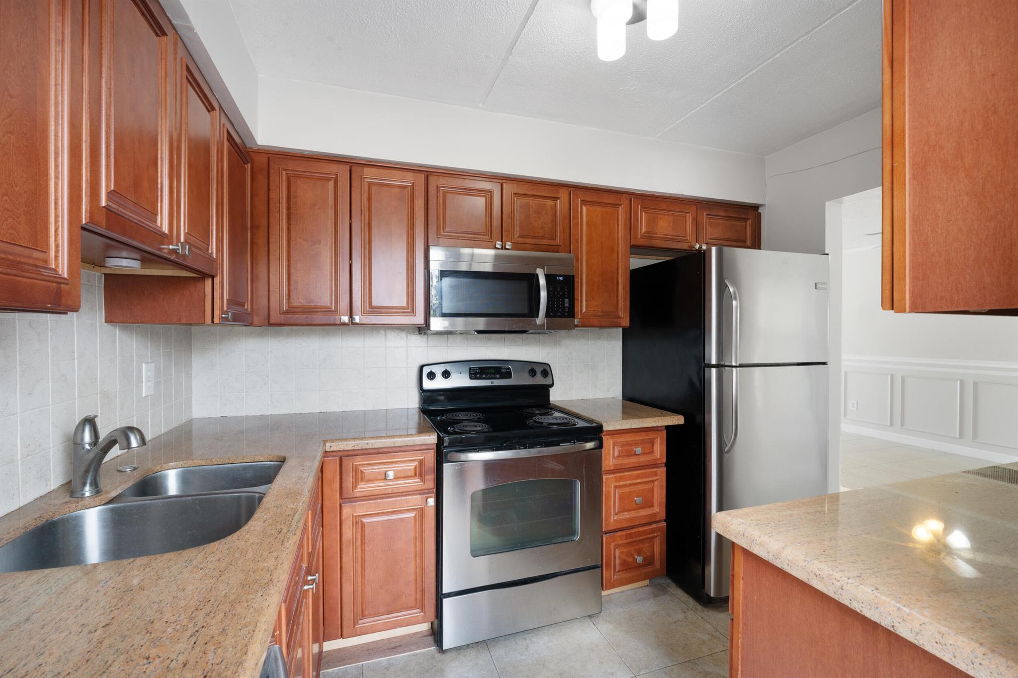 EARMAN VILLAS CONDO - Residential Lease
