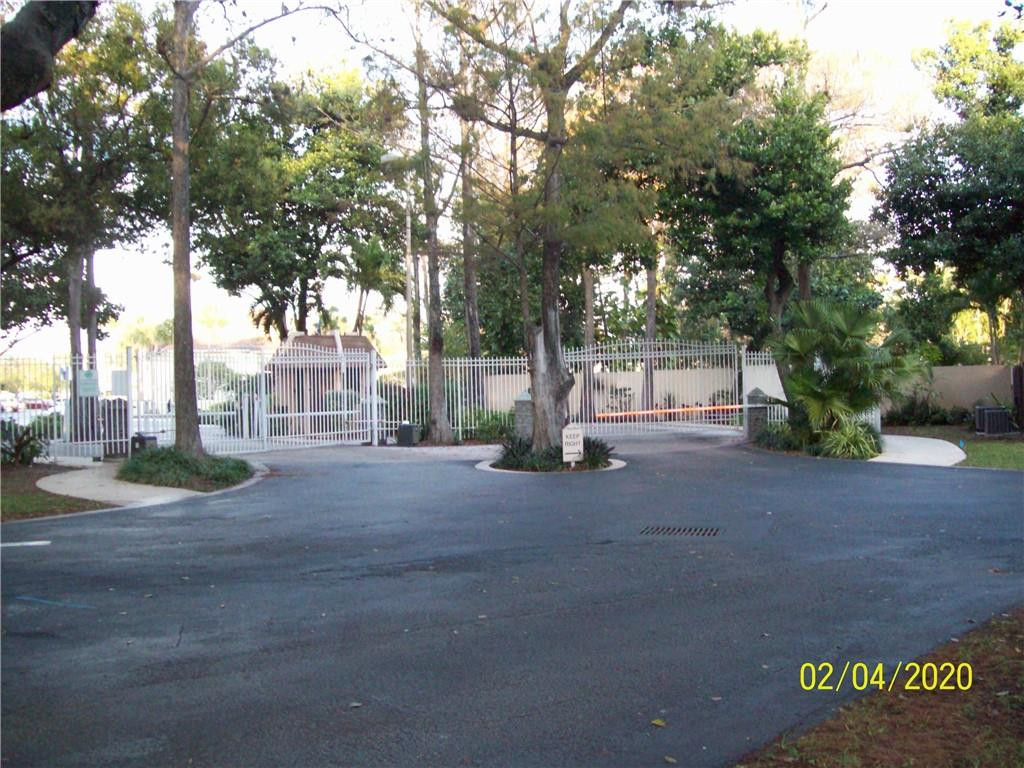 Pines of Oakland Forest W - Residential