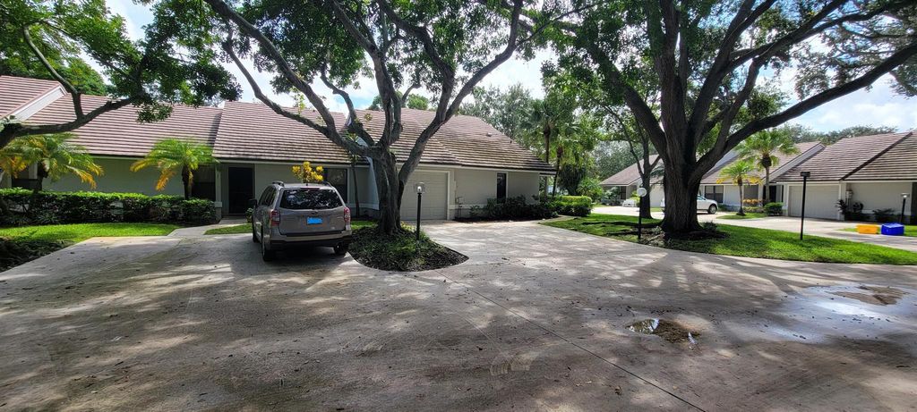 Photo of 701 Bannock Lane, Palm Beach Gardens, FL 33418 (MLS # R11018532)