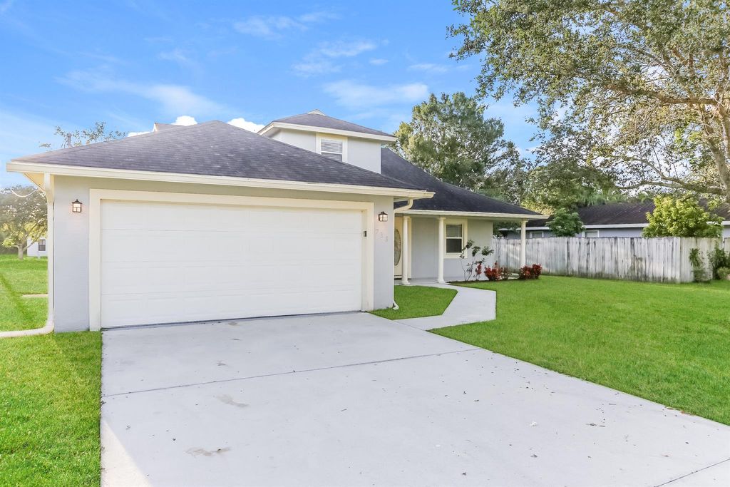 Photo of 733 NE Lanfair Street, Port Saint Lucie, FL 34983 (MLS # R11060564)