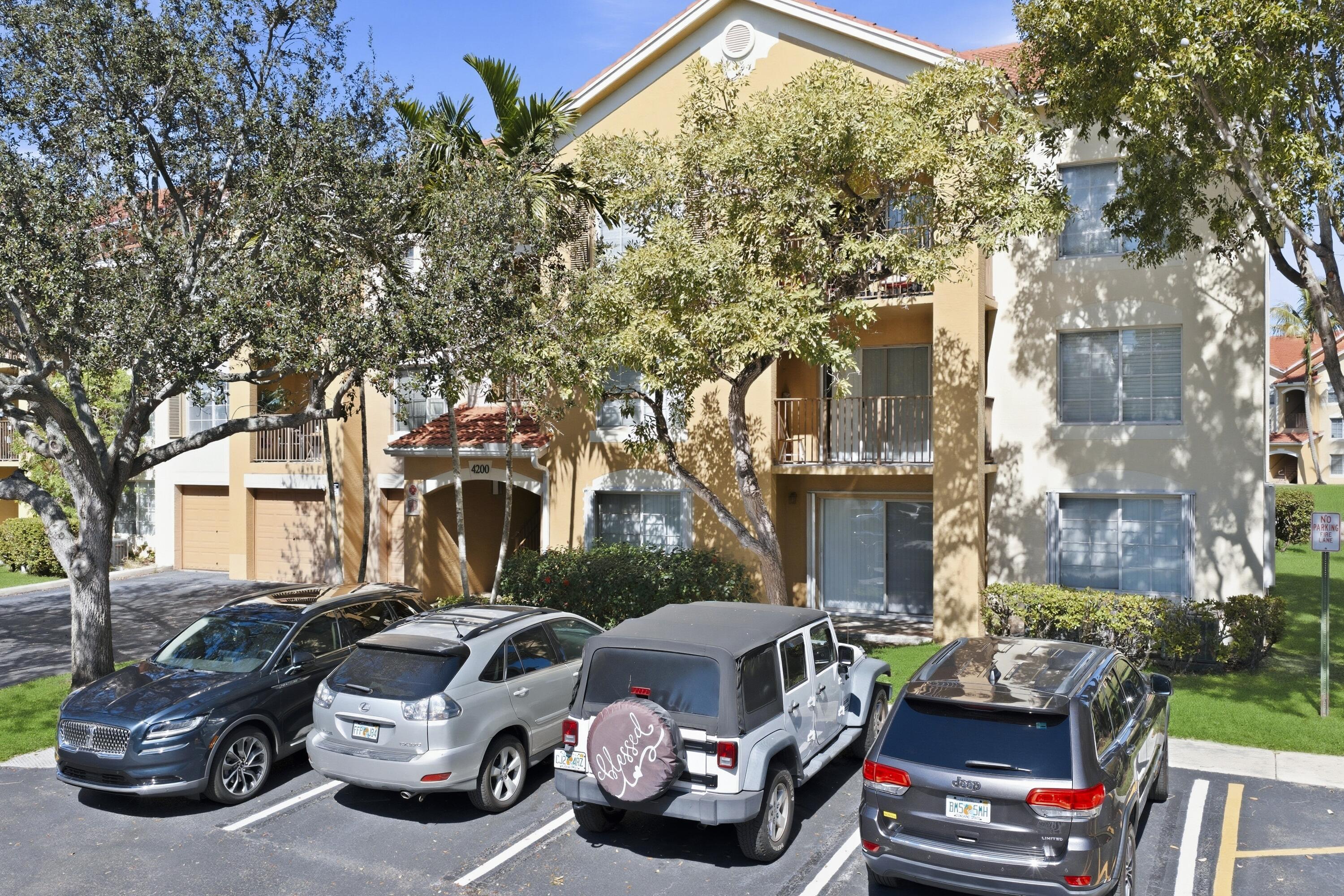 EMERALD ISLE AT LAGUNA LAKES CONDO - Residential