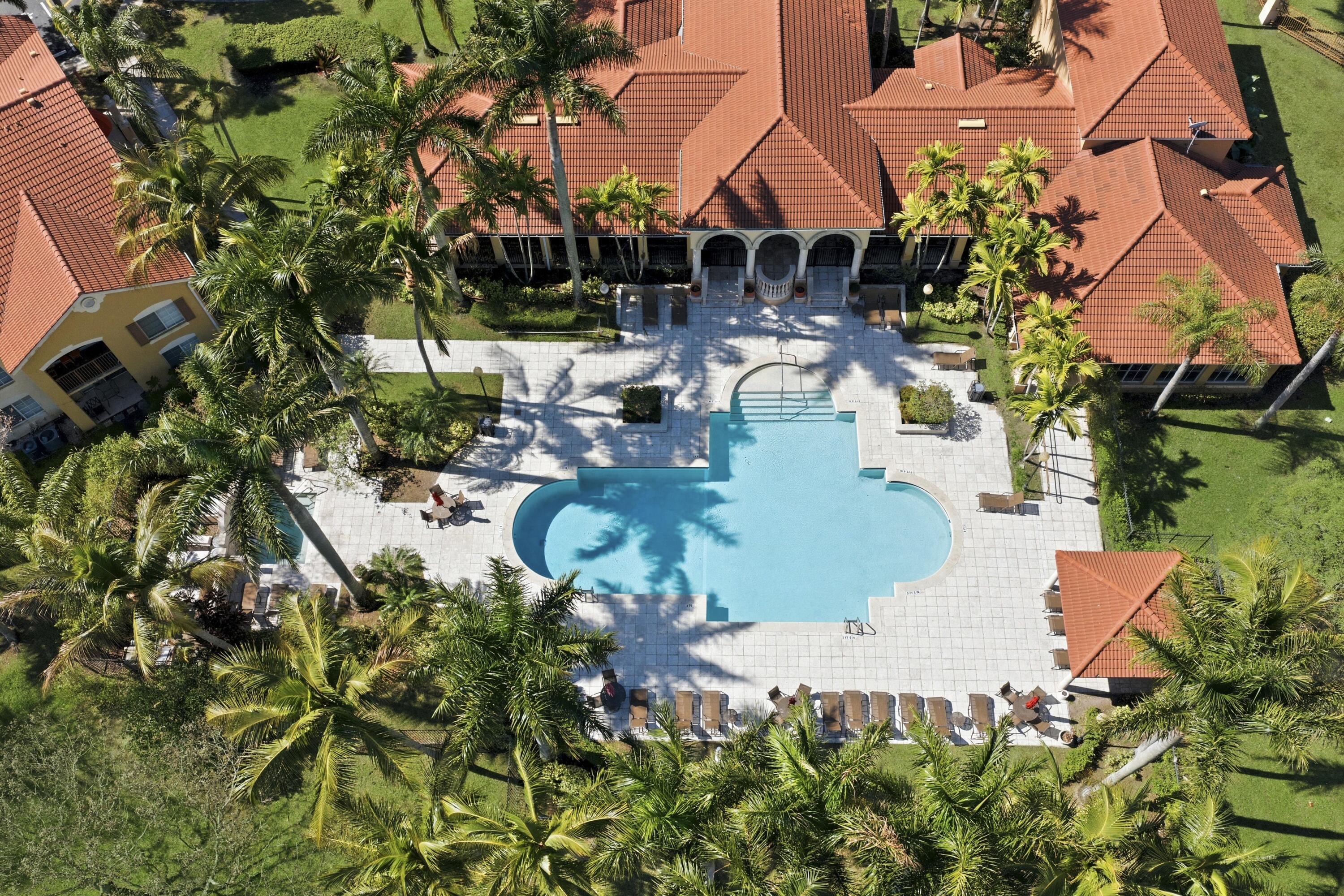 EMERALD ISLE AT LAGUNA LAKES CONDO - Residential