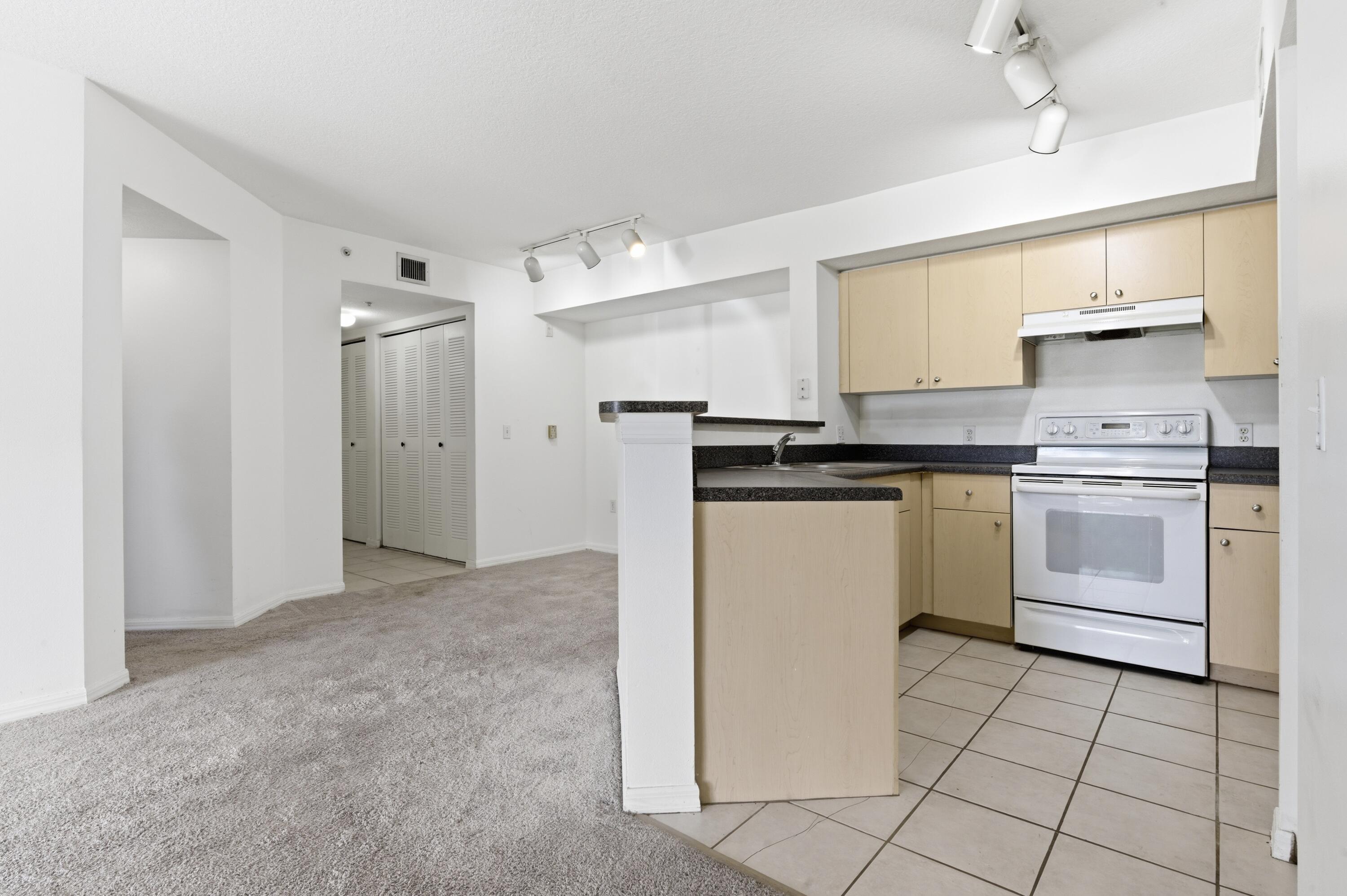 EMERALD ISLE AT LAGUNA LAKES CONDO - Residential