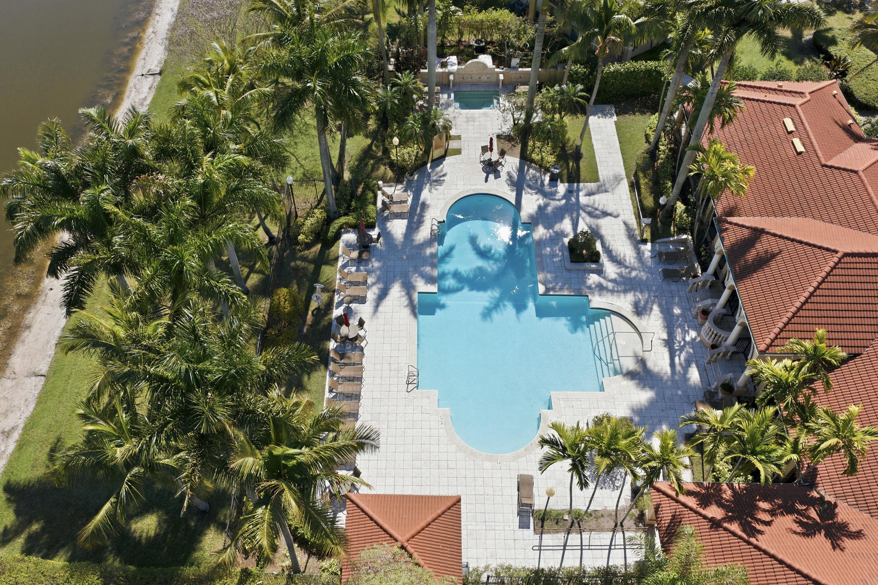 EMERALD ISLE AT LAGUNA LAKES CONDO - Residential