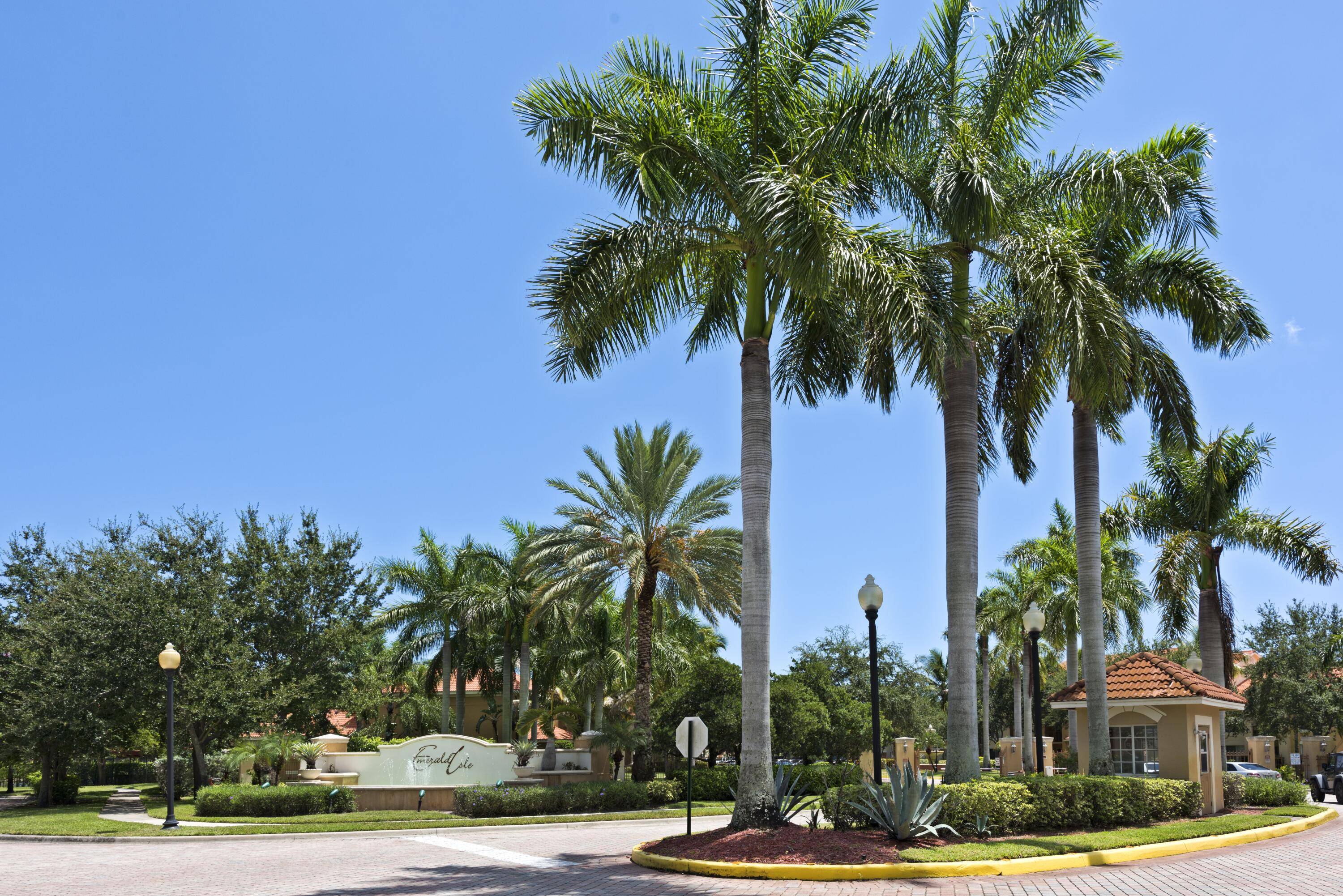 EMERALD ISLE AT LAGUNA LAKES CONDO - Residential