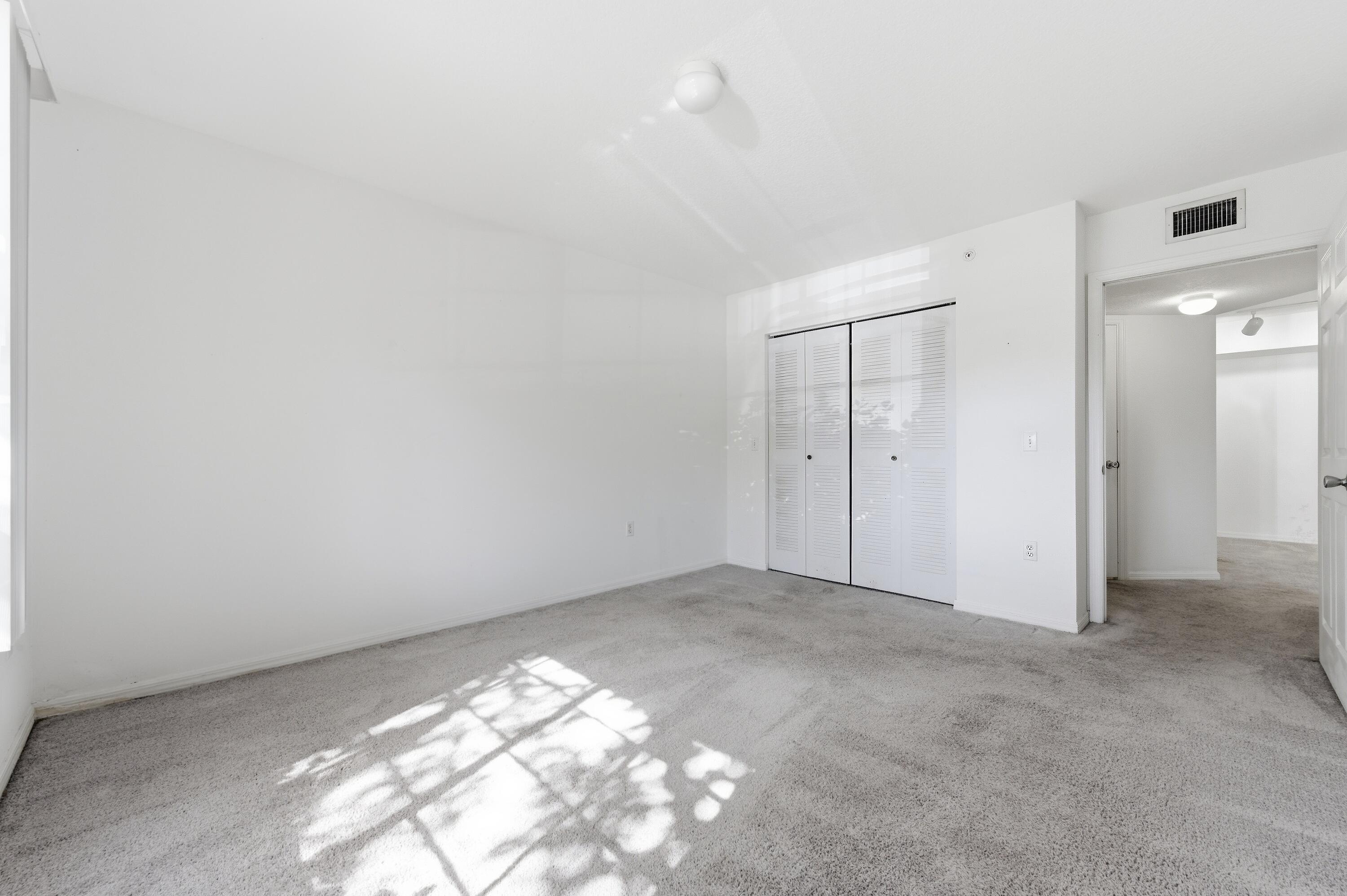 EMERALD ISLE AT LAGUNA LAKES CONDO - Residential