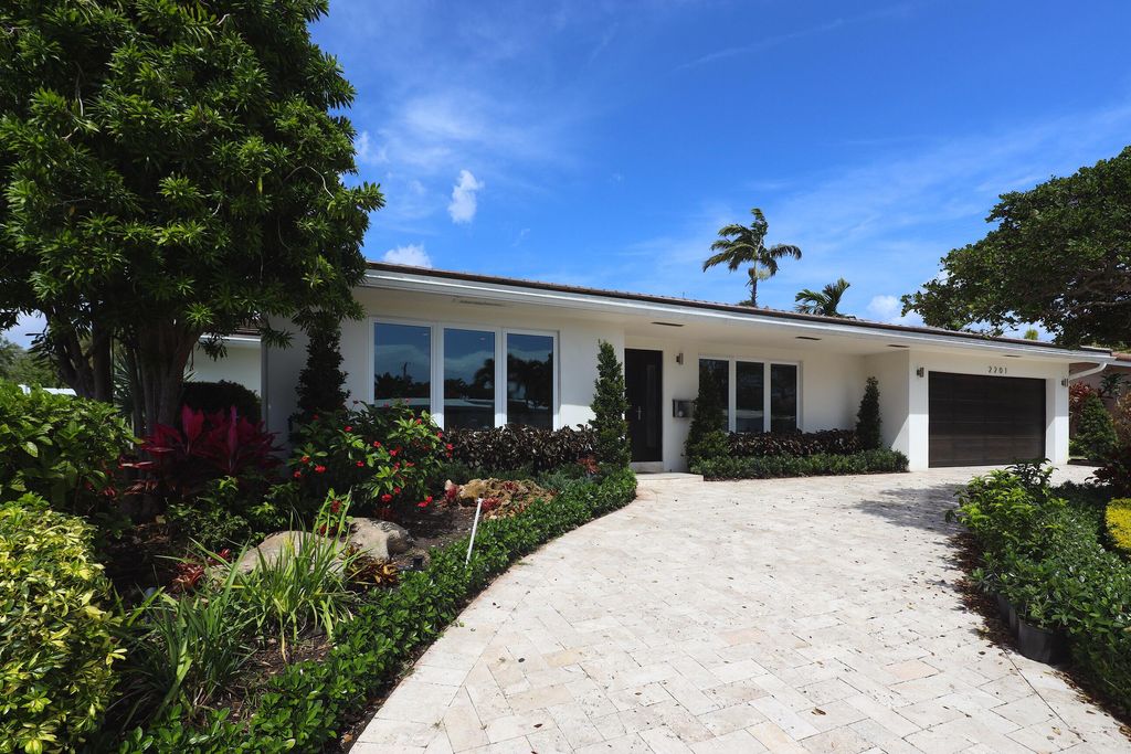 Photo of 2201 SE 20th St, Fort Lauderdale, FL 33316 (MLS # F10533559)