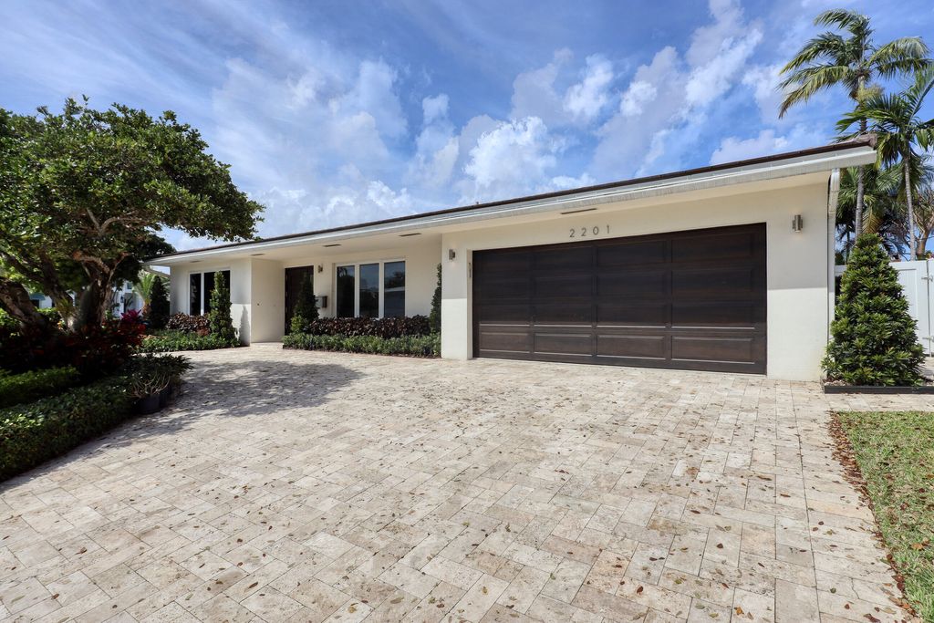 Photo of 2201 SE 20th St, Fort Lauderdale, FL 33316 (MLS # F10533559)