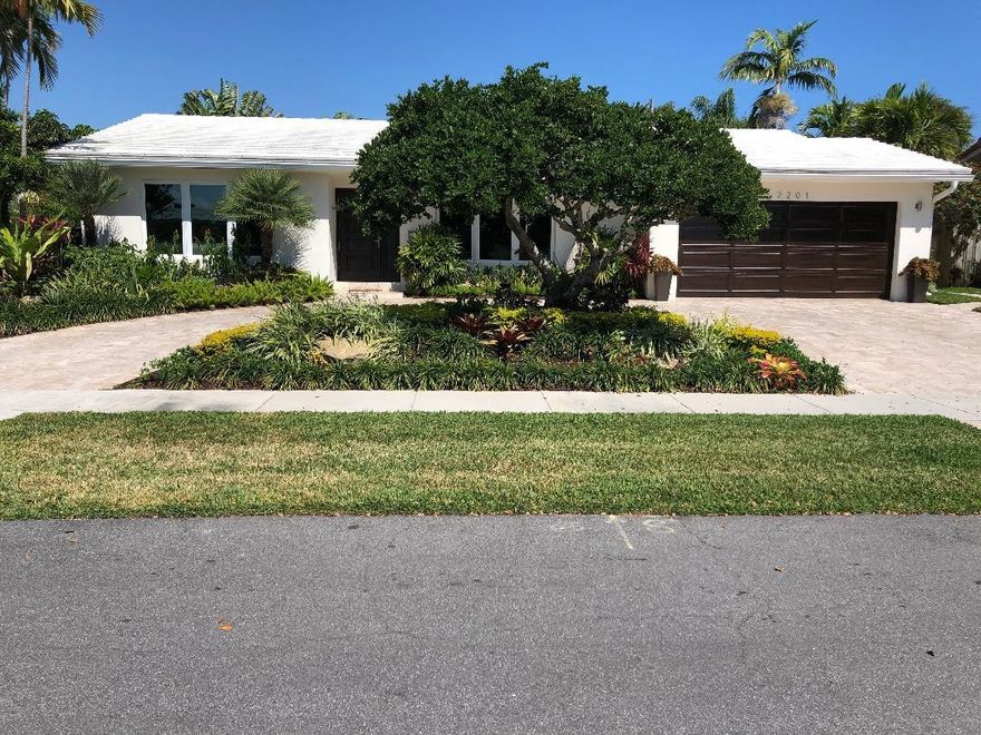 All newly updated, painted, and beautifully furnished in a modern decor.  Large open Living Room, kitchen and family room.  Spacious master suite overlooking beautiful, heated pool.  The outside has been professionally landscaped with covered outside dining area.  Garage is air conditioned.  Furnishings include linens, pots, pans, and dishes.  Pool and yard maintenance provided by landlord.  Located in the SE area near the beach, shopping and airport.  Watch the cruise ships go by.
