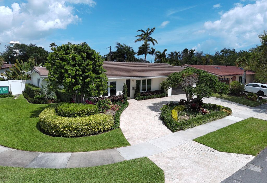 Photo of 2201 SE 20th St, Fort Lauderdale, FL 33316 (MLS # F10533559)