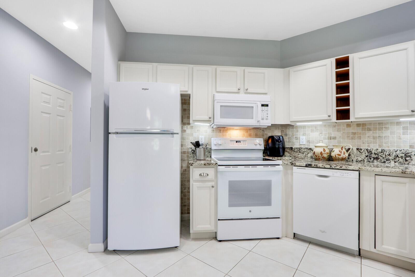 CASTLE PINES CONDOMINIUM - Residential Lease