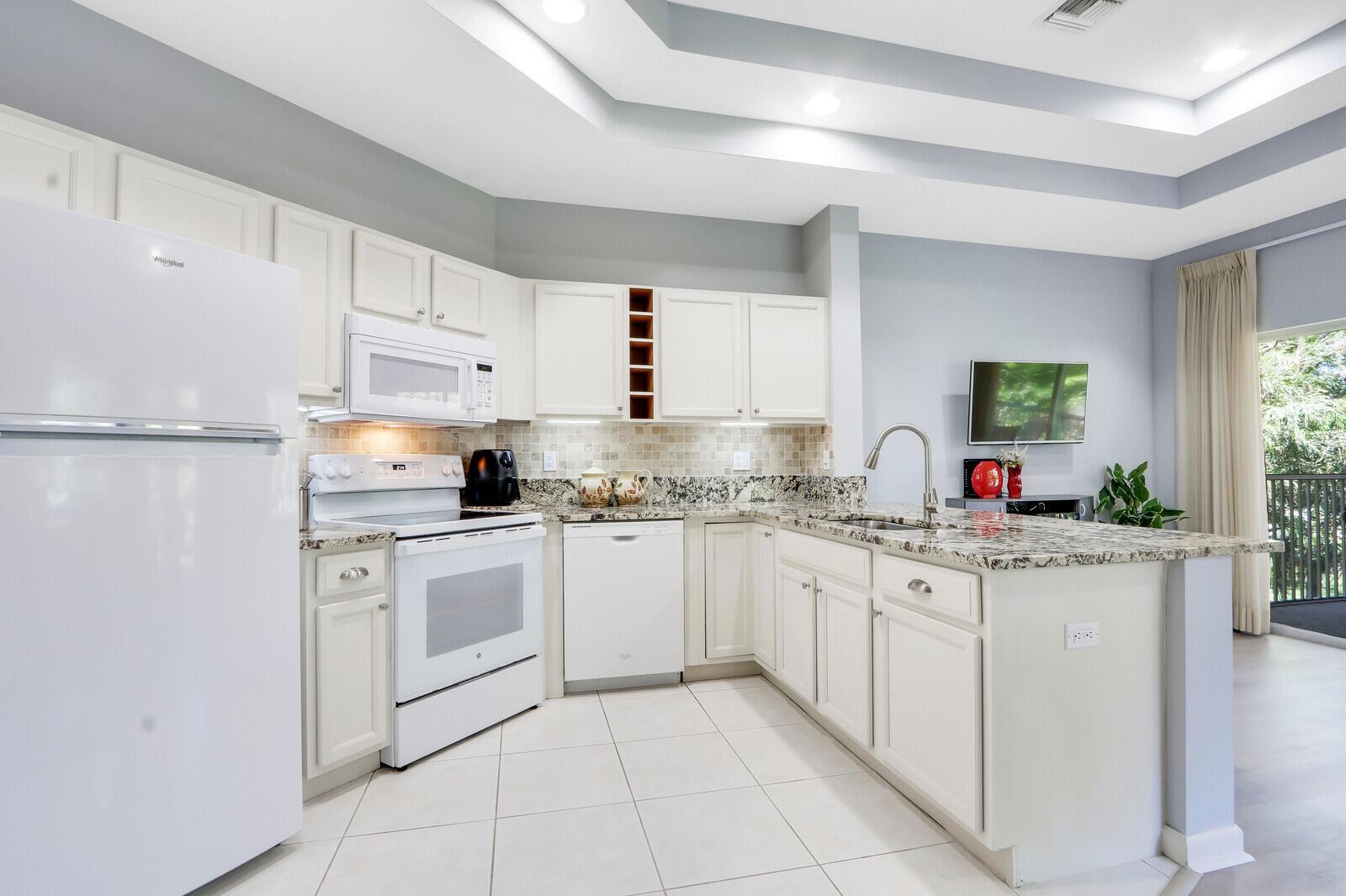 CASTLE PINES CONDOMINIUM - Residential Lease