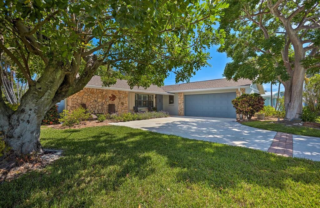 Photo of 1902 Eucalyptus Avenue, Fort Pierce, FL 34949 (MLS # R10886932)