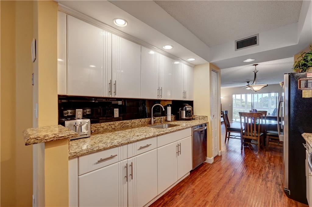 WYNMOOR VILLAGE - Residential