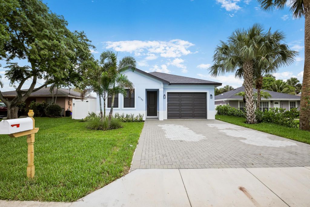 Photo of 6755 2nd Street, Jupiter, FL 33458 (MLS # R10996290)