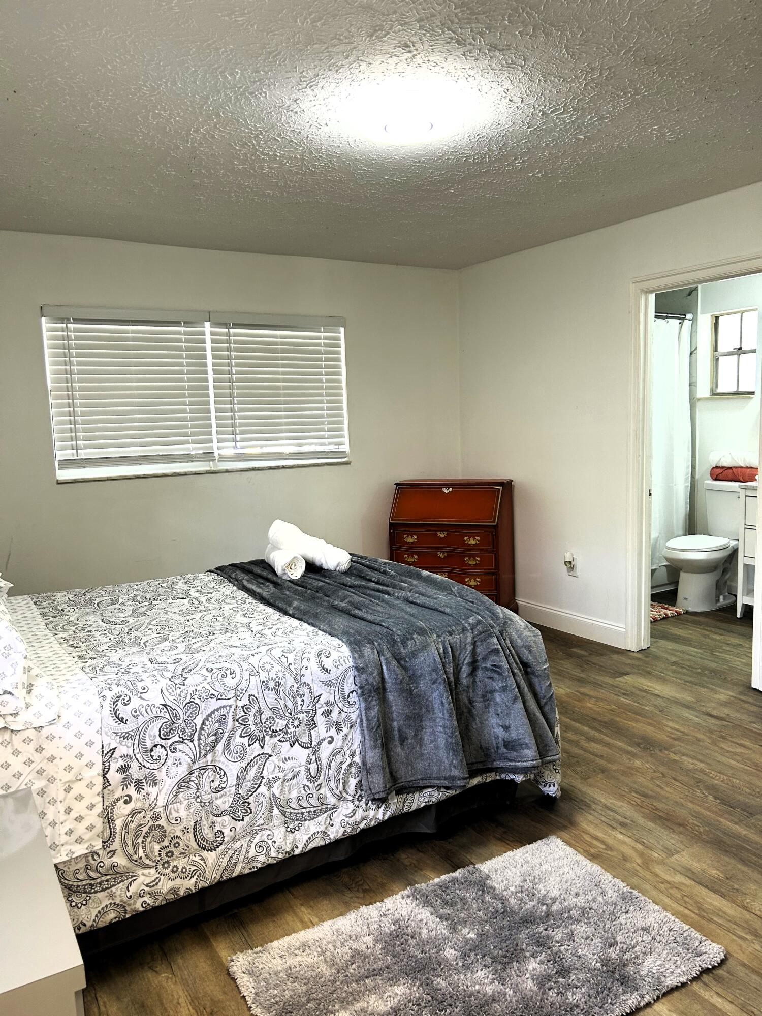 Properties 1427 Riverside Circle