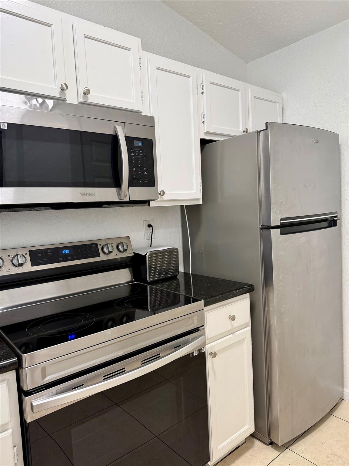 CASTLEWOOD - Residential Lease