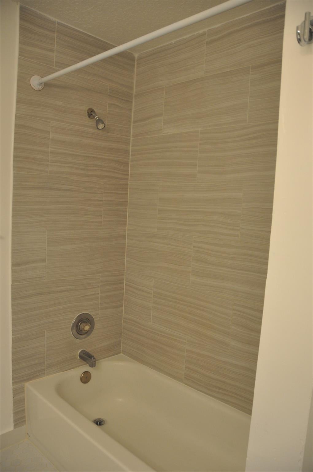 CASTLEWOOD - Residential Lease