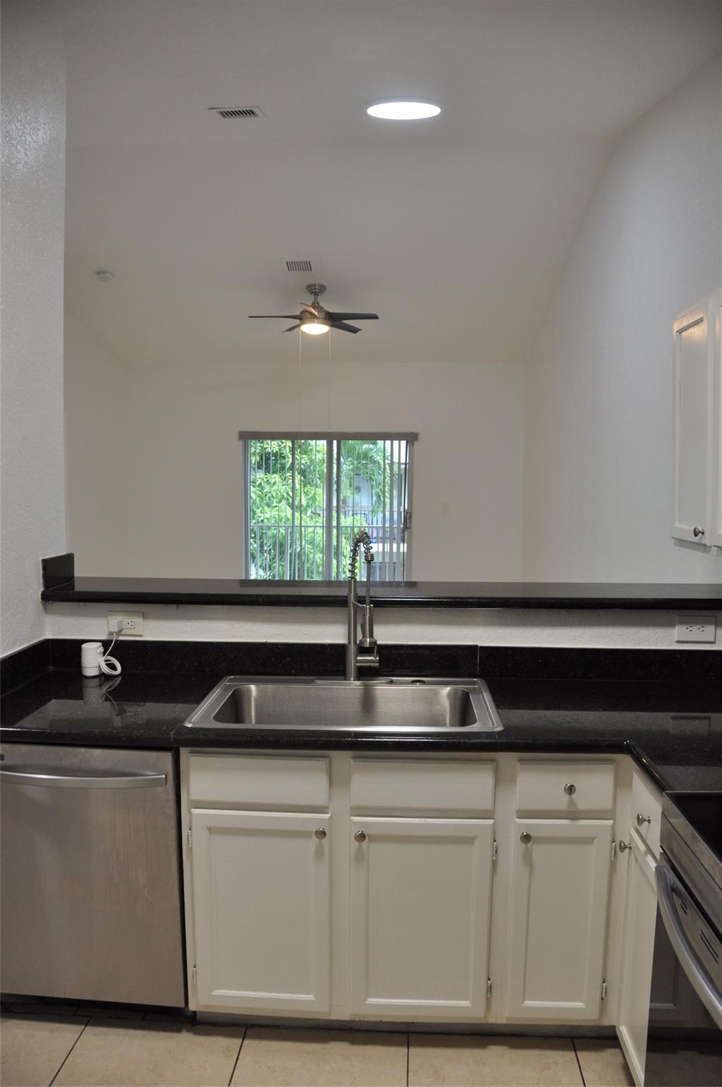 CASTLEWOOD - Residential Lease