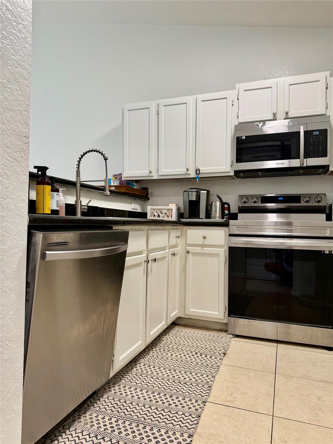CASTLEWOOD - Residential Lease