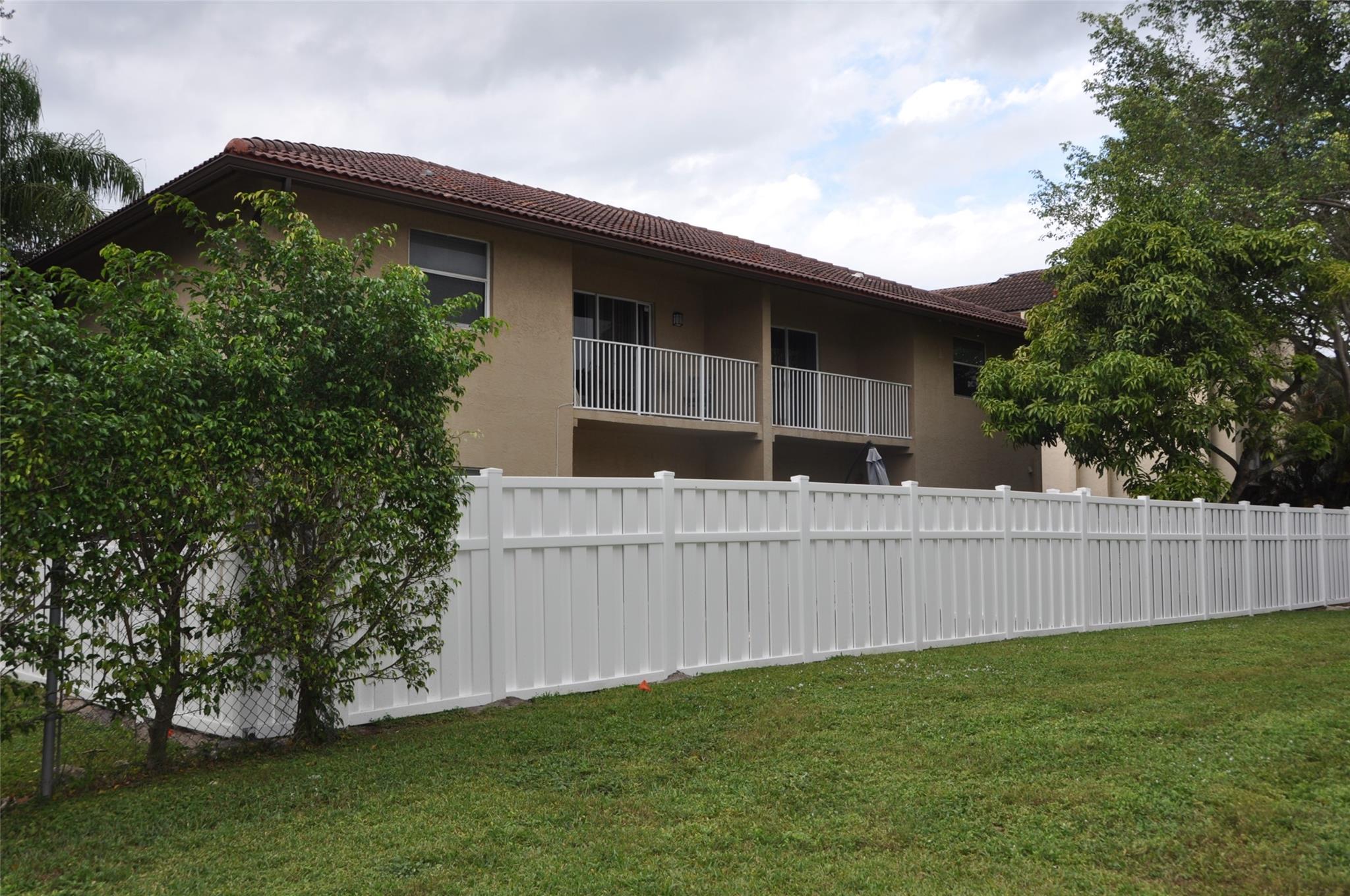 CASTLEWOOD - Residential Lease