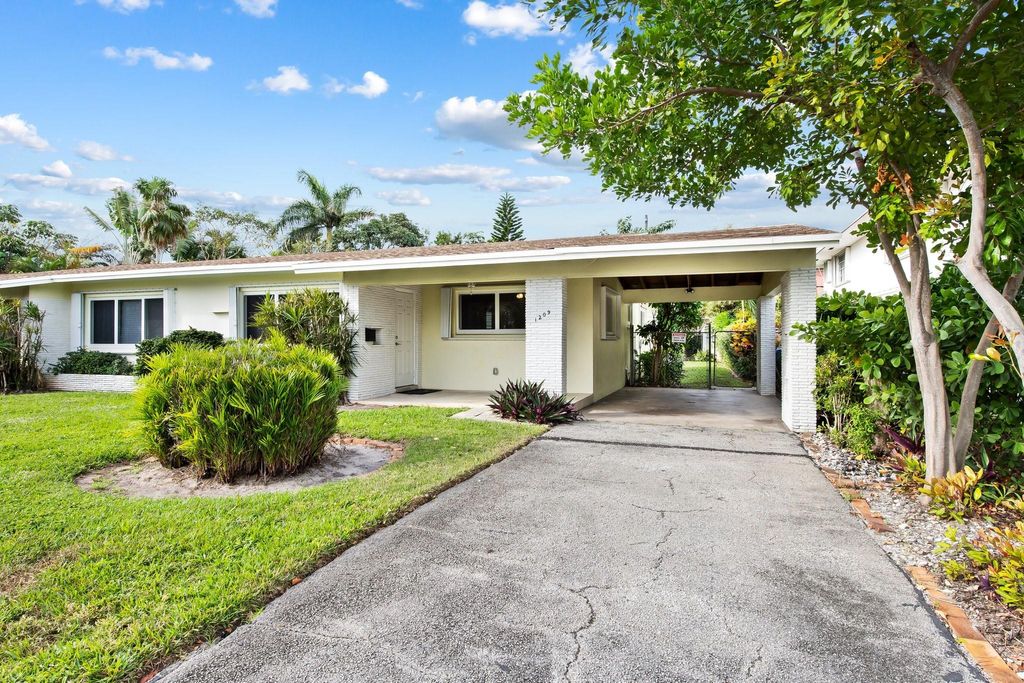 Photo of 1209 NE 18th Avenue, Fort Lauderdale, FL 33304 (MLS # F10517113)