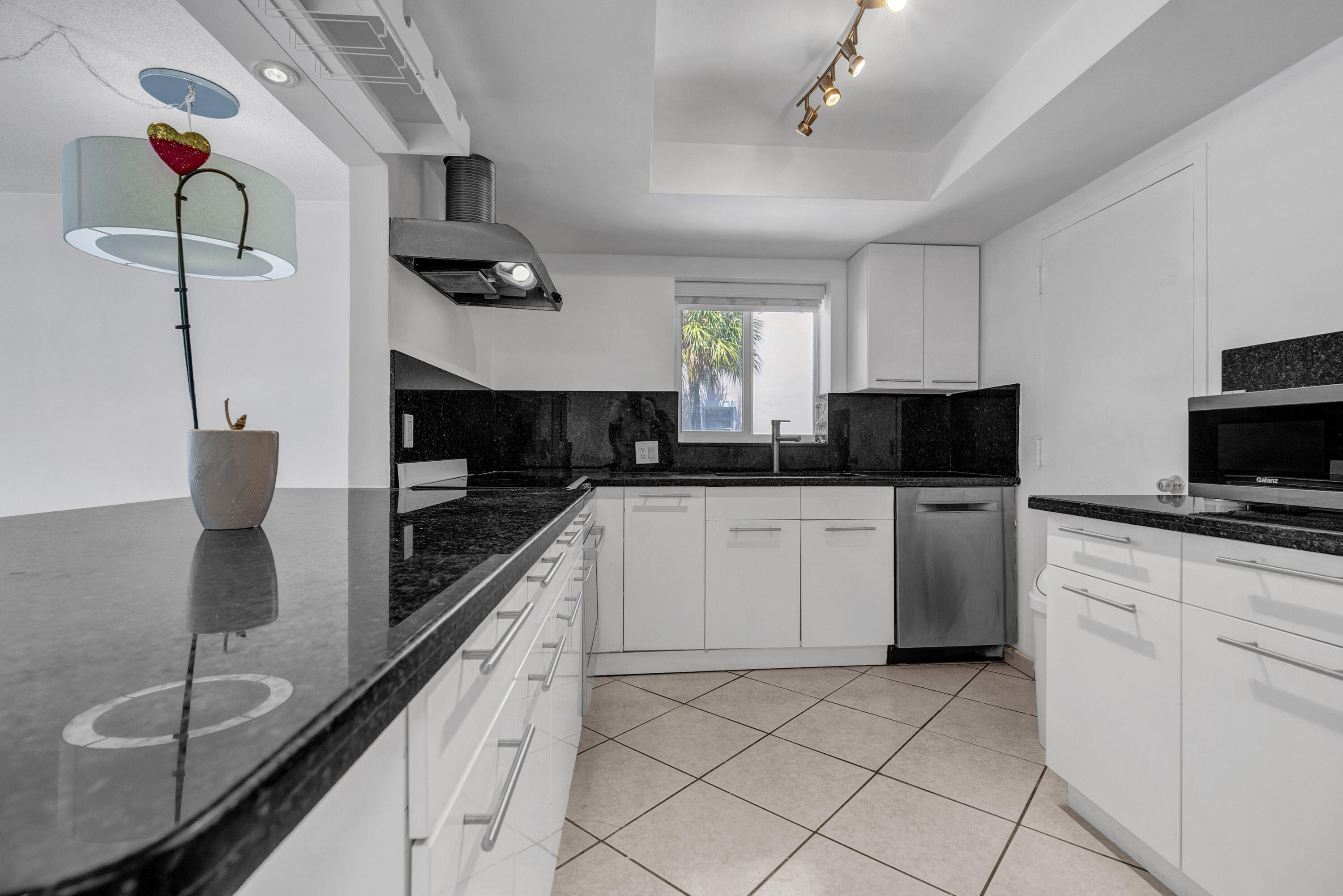 ROCAILLE CONDO APTS - Residential Lease