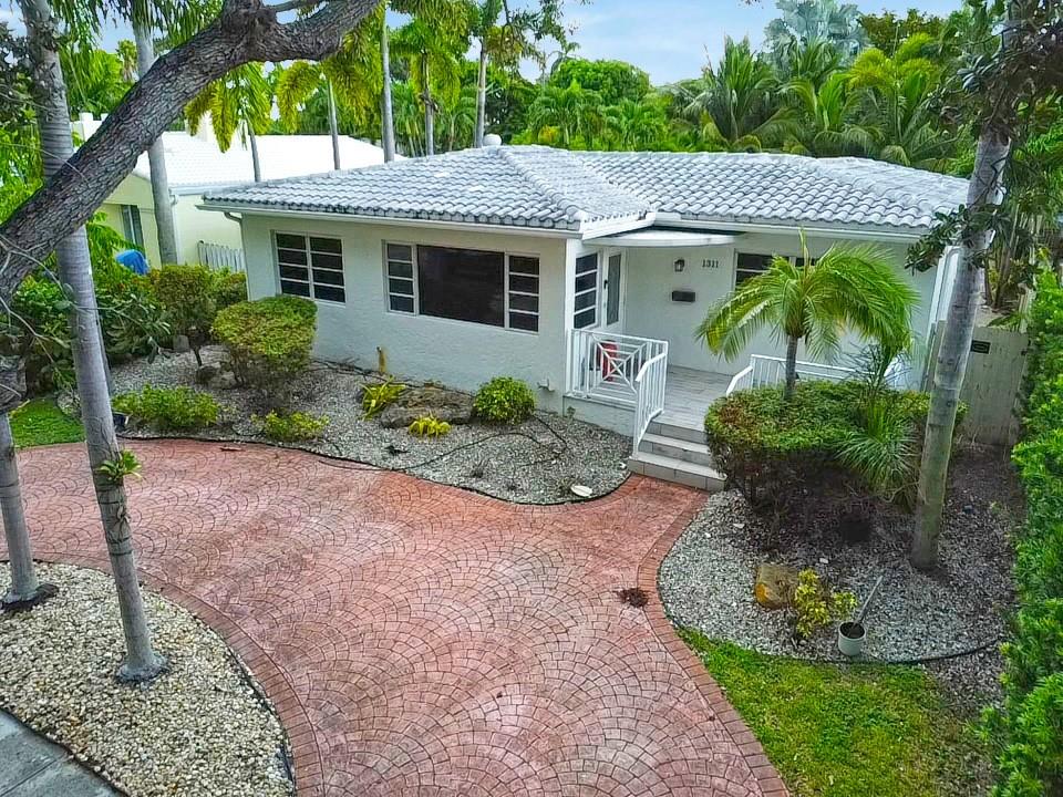 HOLLYWOOD LAKES SEC - Residential Lease