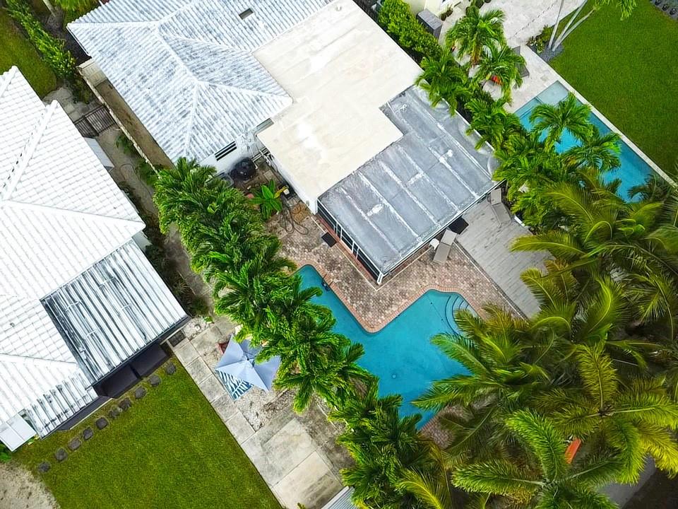 HOLLYWOOD LAKES SEC - Residential Lease