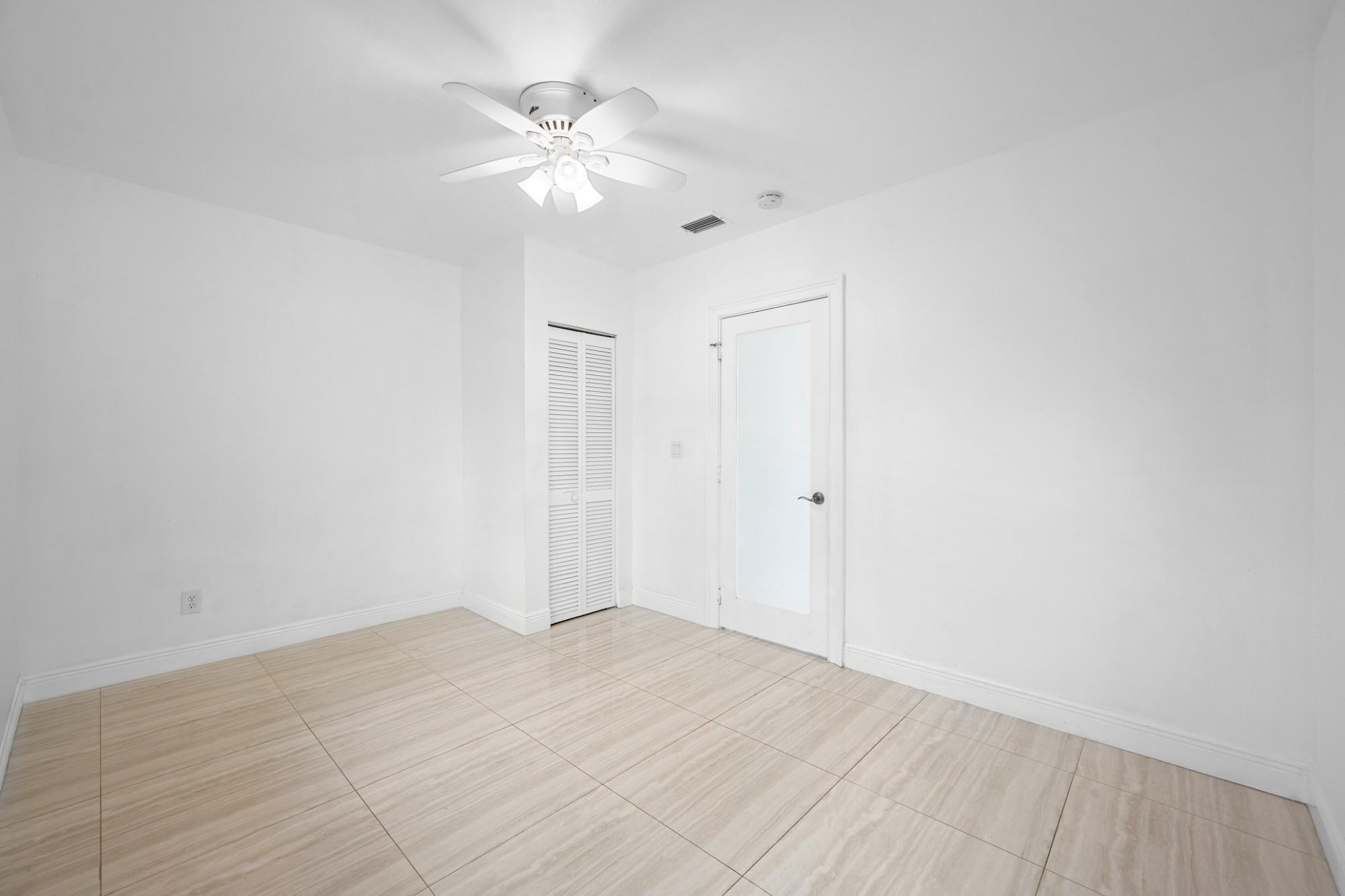 HOLLYWOOD LAKES SEC - Residential Lease
