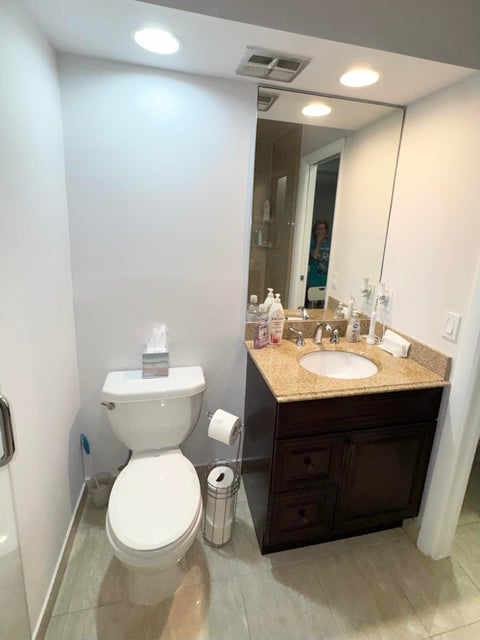 Tiny photo for 3321 Farragut Street #7F, Hollywood, FL 33021 (MLS # B26084395)