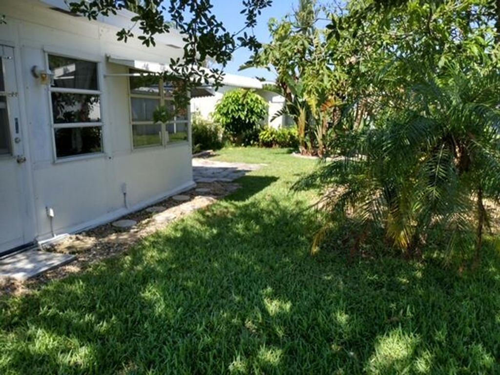 Photo of 814 W Ocean Drive, Boynton Beach, FL 33426 (MLS # R11024241)