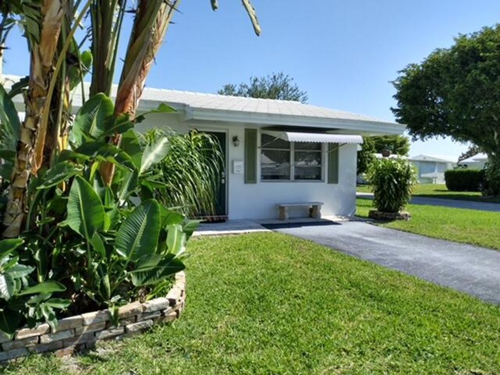 Photo of 814 W Ocean Drive, Boynton Beach, FL 33426 (MLS # R11024241)