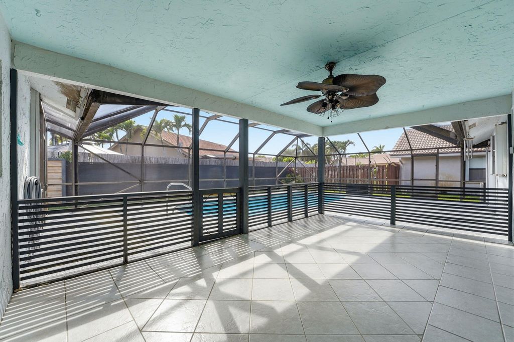 Photo of 9284 Laurel Green Drive, Boynton Beach, FL 33437 (MLS # B26016223)