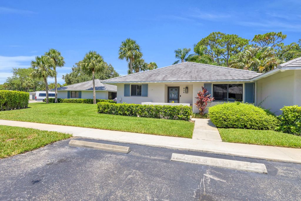 Photo of 836 Club Drive, Palm Beach Gardens, FL 33418 (MLS # R11164198)