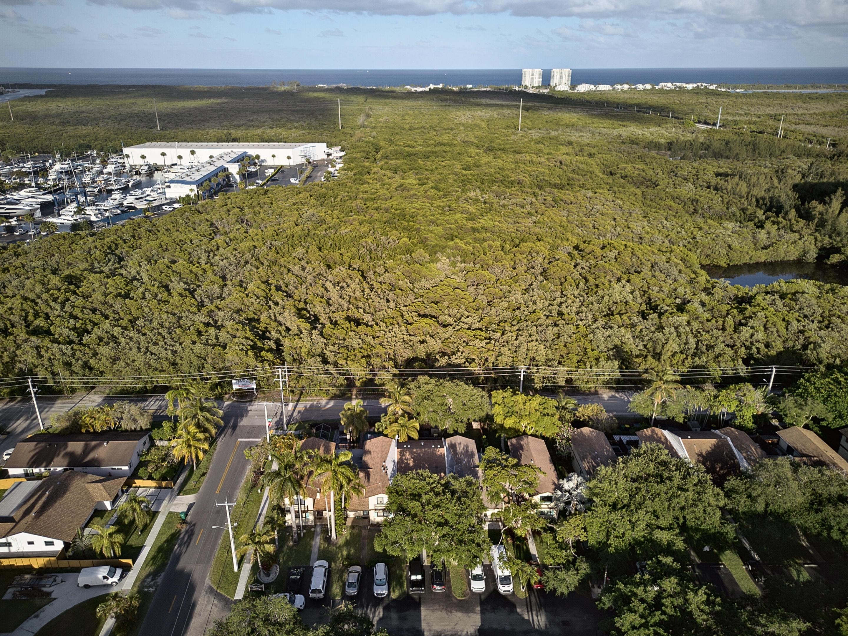 Edgewater Oaks aka Country Squire - Residential