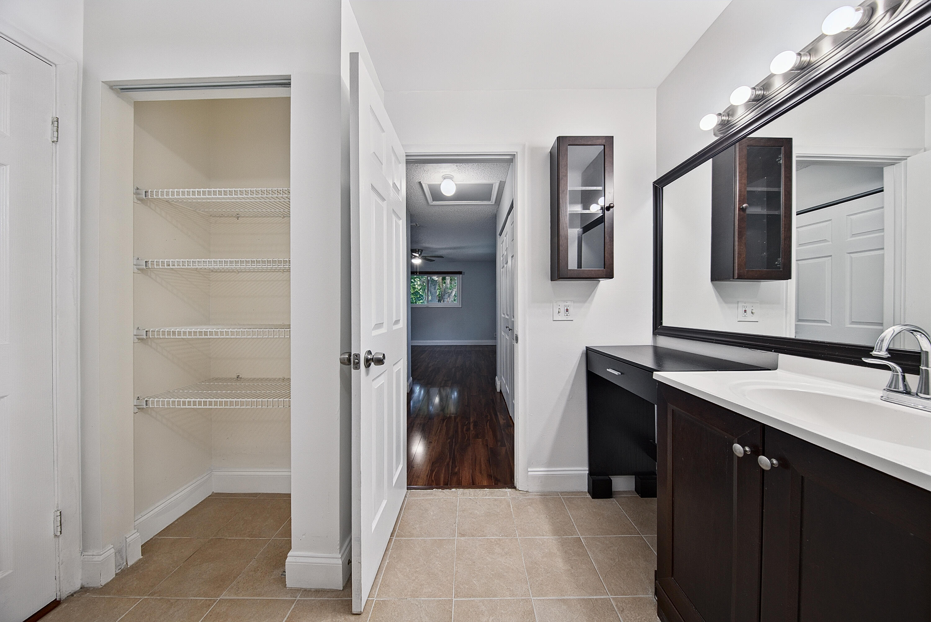 Edgewater Oaks aka Country Squire - Residential